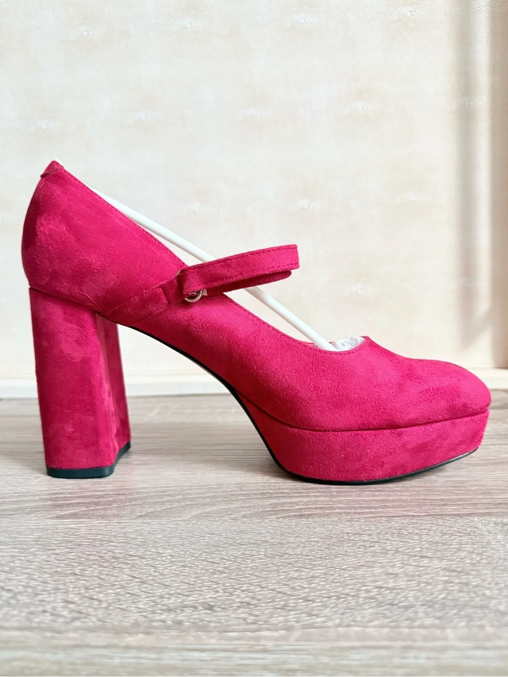 New in Box Marc Fisher Nicoly Pump in Red Suede sz 9.5